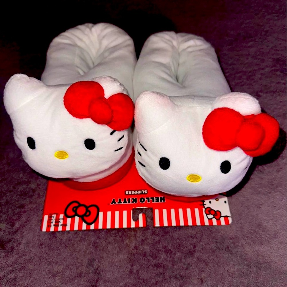 COPY - Hello Kitty slippers 🎀